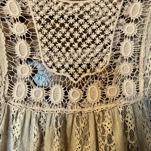 Lacey/ crotchet boho style top - Picture 2 of 4